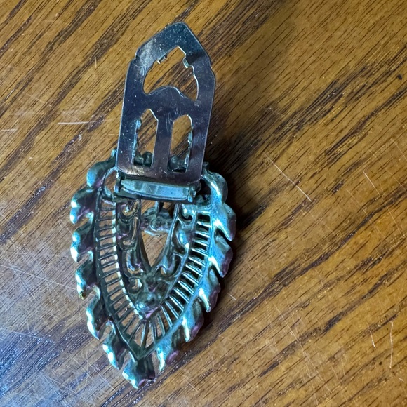 Vintage Silver Tone and Gold Tone Shield Rhinestone Dress Fur ClipVintage - Picture 3 of 6